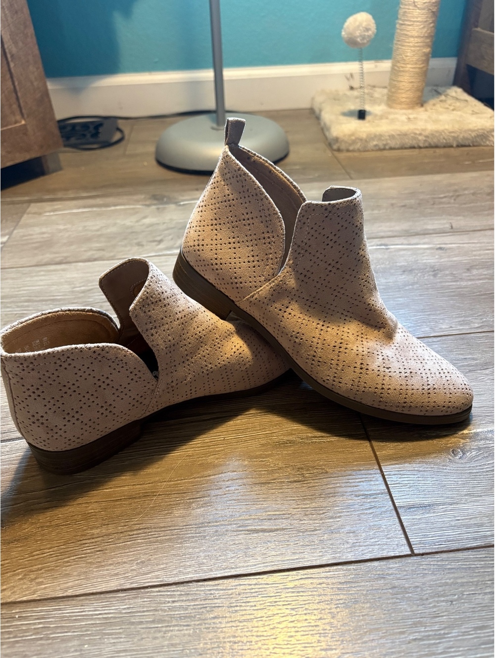 Dr. Scholl's Be Energized Women's Beige Perforated Ankle Boots Size 6.5M